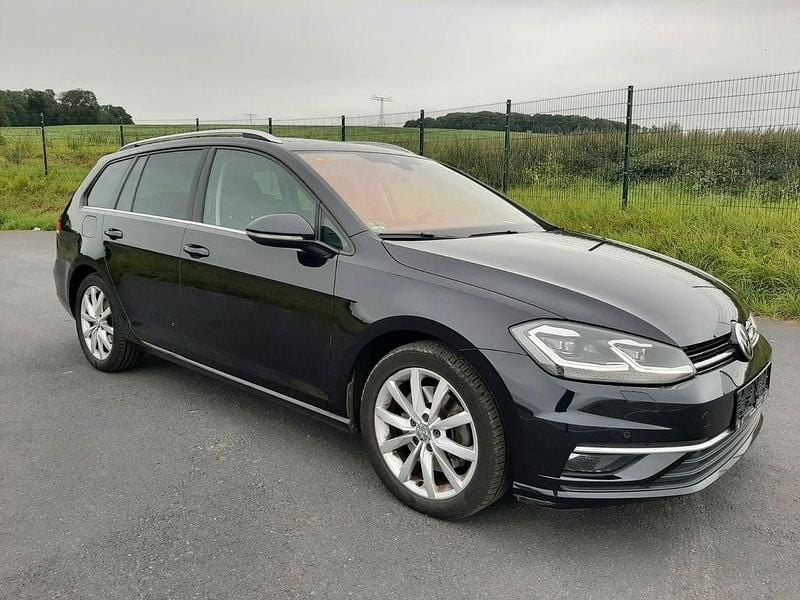 Deep black perleffekt Gebraucht 2017 VW Golf VII Highline Kombi | 12.990 € (Guter Preis) - Bild 1/4
