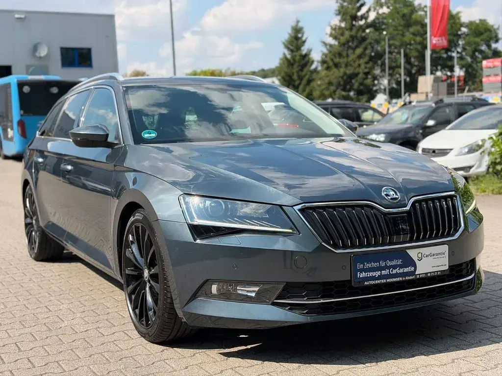 Gebraucht Skoda Superb Style 190 PS (139 kW) 2019 Grau Kombi