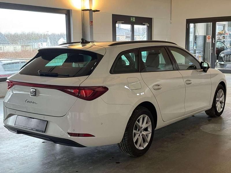 Używany Seat Leon Style 150 KM (110 kW) 2023 Biały Kombi