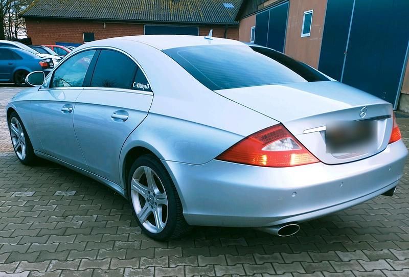 Gebraucht Mercedes CLS320 224 PS (164 kW) 2007 Silber Coupé