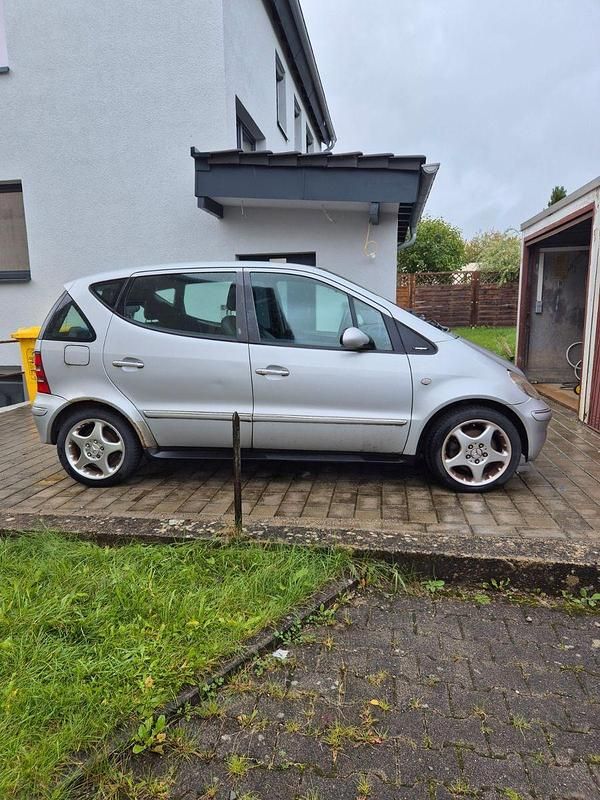 Grau Gebraucht 2003 Mercedes A190 Avantgarde Van / Kleinbus | 900 € (Superpreis) - Bild 1/3