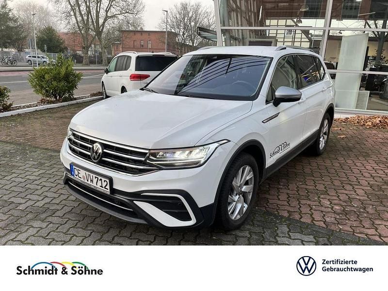 Pure white Gebraucht 2023 VW Tiguan Allspace Life SUV | 31.891 € (Superpreis) - Bild 1/4