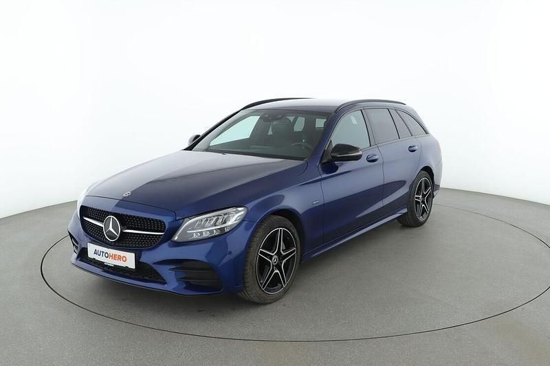 Blau Gebraucht 2020 Mercedes C300 AMG line Kombi | 26.870 € (Superpreis) - Bild 1/3
