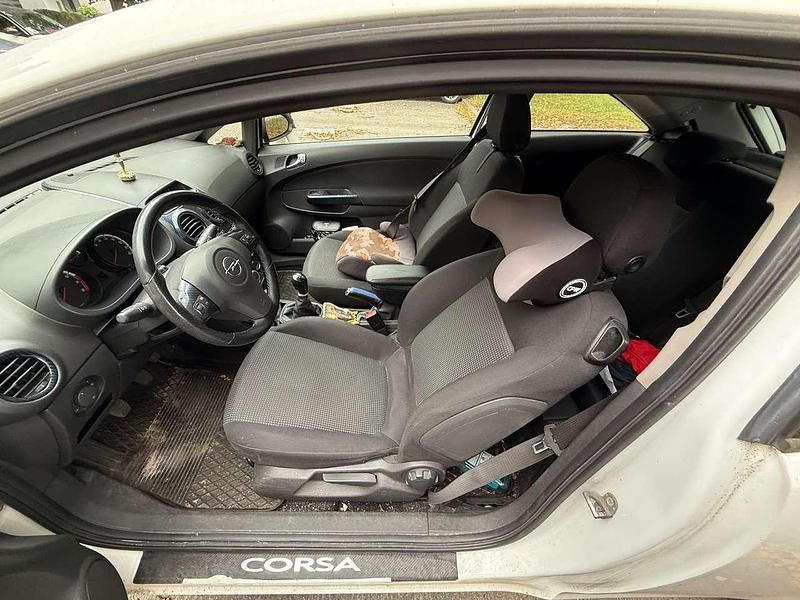 Gebraucht Opel Corsa Selection 80 PS (58 kW) 2009 Weiß Kleinwagen