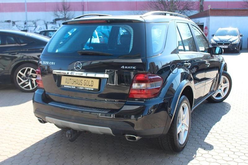 Gebraucht Mercedes ML320 224 PS (164 kW) 2007 Schwarz SUV