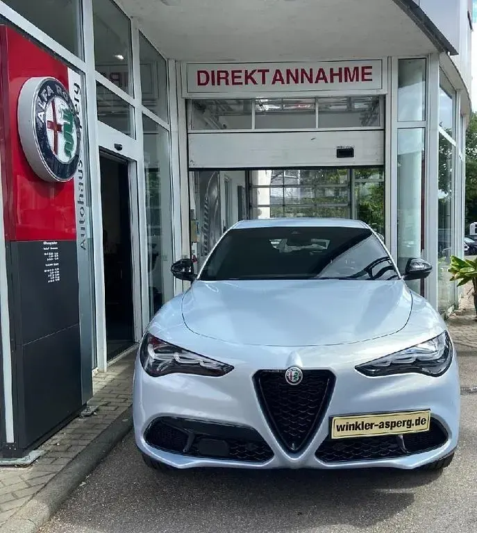 Gebraucht Alfa Romeo Stelvio Sprint 209 PS (153 kW) 2024 Gelb SUV