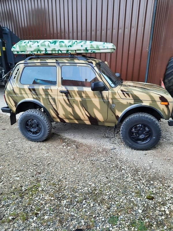 Andere farben Gebraucht 2019 Lada niva SUV | 12.500 € (Teuer) - Bild 1/4