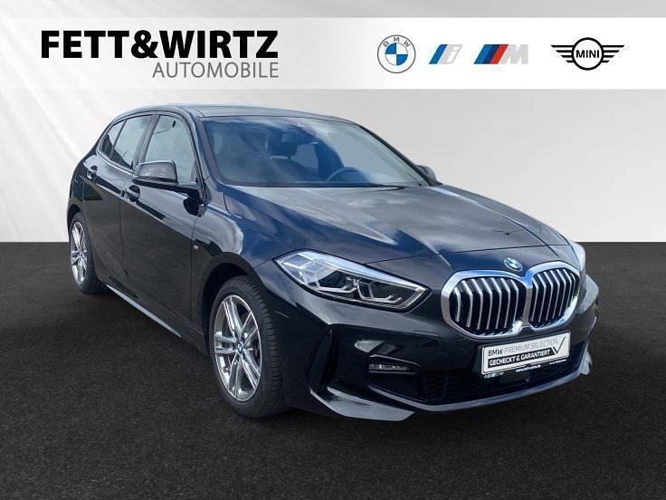 Saphirschwarz metallic Gebraucht 2024 BMW 118 M Sport Kleinwagen | 26.490 € (Guter Preis) - Bild 1/3