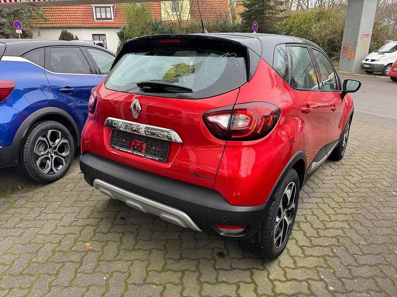 Gebraucht Renault Captur Intens 131 PS (96 kW) 2019 Dezir rot + black pearl SUV