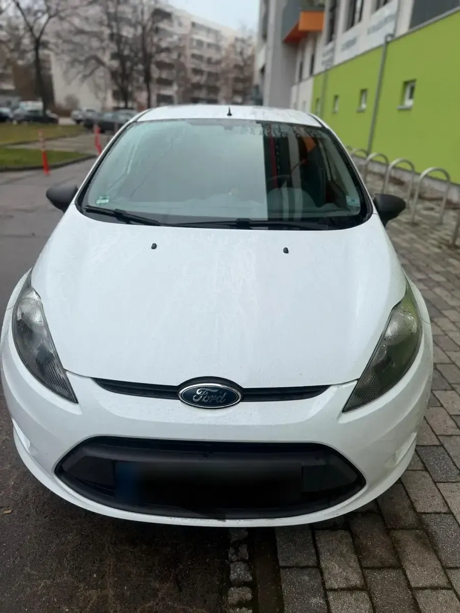 Gebraucht Ford Fiesta 60 PS (44 kW) 2009 Weiß Limousine