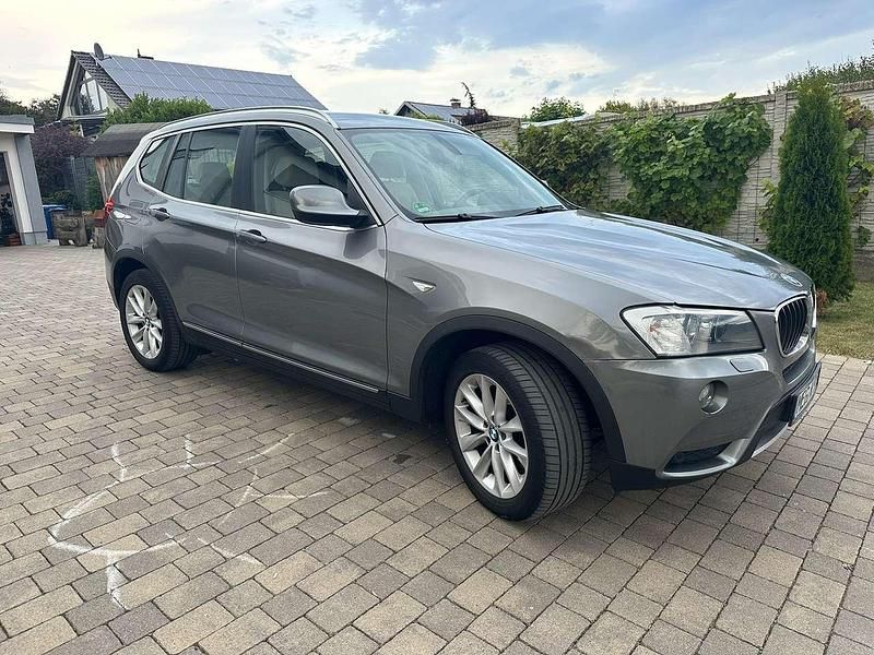 Grau Gebraucht 2011 BMW X3 Sport Line SUV | 8.550 € (Fairer Preis) - Bild 1/4