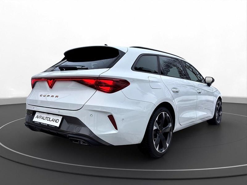 Second-hand Cupra Leon 150 CP (110 kW) 2025 Alb Berlinǎ