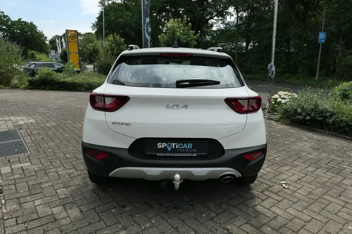 Gebraucht Kia Stonic Vision 101 PS (74 kW) 2023 Schneeweiss SUV