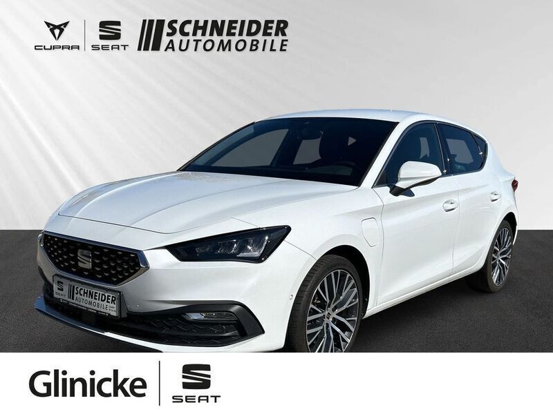Weiß Gebraucht 2021 Seat Leon XCELLENCE Limousine | 19.450 € (Fairer Preis) - Bild 1/4