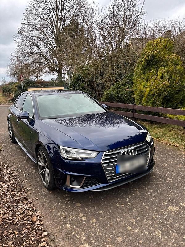 Gebraucht Audi A4 Sport 190 PS (139 kW) 2019 Blau Limousine