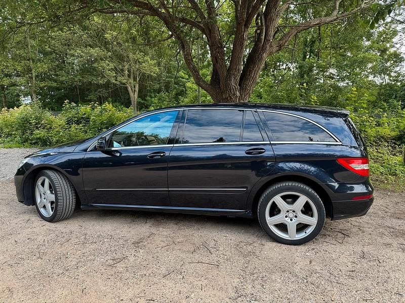Blau Gebraucht 2010 Mercedes R300 Edition Van / Kleinbus | 13.000 € - Bild 1/4