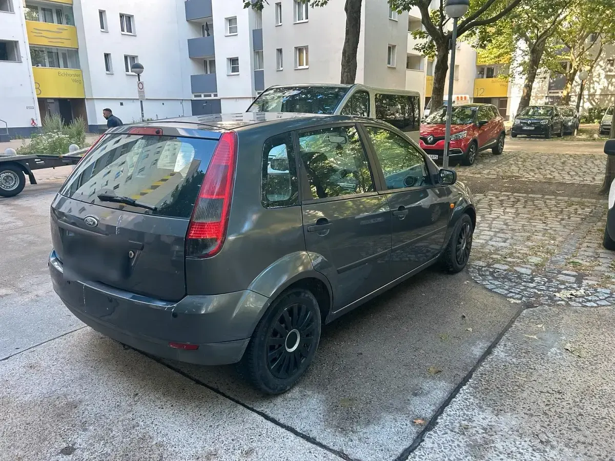 Gebraucht Ford Fiesta 75 PS (55 kW) 2004 Grau Kleinwagen