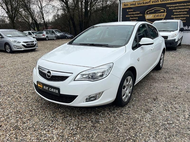 Weiß Gebraucht 2011 Opel Astra Design Edition Limousine | 4.990 € (Fairer Preis) - Bild 1/4
