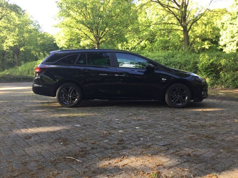 Schwarz Gebraucht 2020 Opel Astra Kombi | 11.800 € (Guter Preis) - Bild 1/4