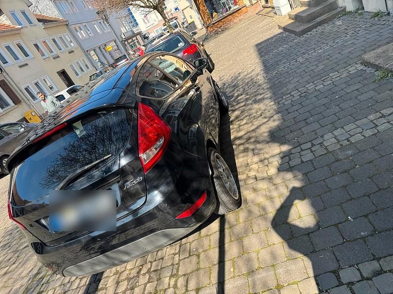 Gebraucht Ford Fiesta 60 PS (44 kW) 2011 Schwarz Kleinwagen