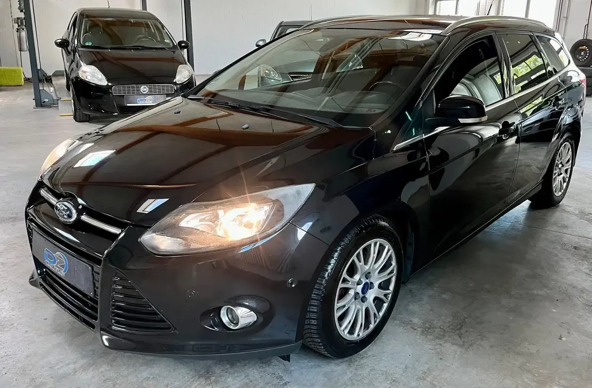 Gebraucht Ford Focus 116 PS (85 kW) 2011 Schwarz Kombi