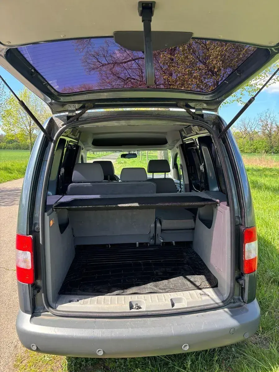 Używany VW Caddy Life 102 KM (75 kW) 2009 Szary Minivan