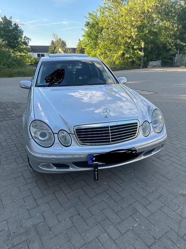 Gebraucht Mercedes E240 177 PS (130 kW) 2003 Silber Limousine