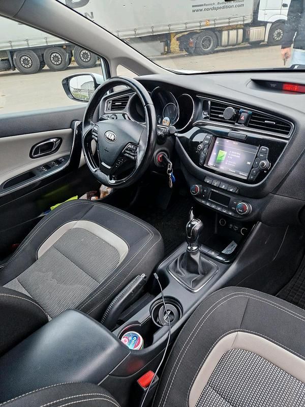 Gebraucht Kia Ceed 138 PS (101 kW) 2016 Weiß Kleinwagen