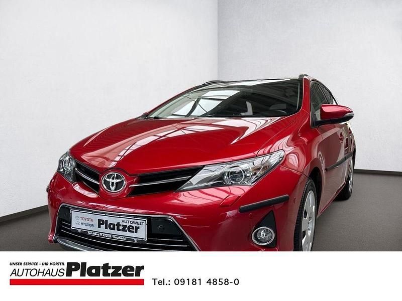 Rot Gebraucht 2014 Toyota Auris Executive Kombi | 12.950 € (Etwas zu teuer) - Bild 1/4