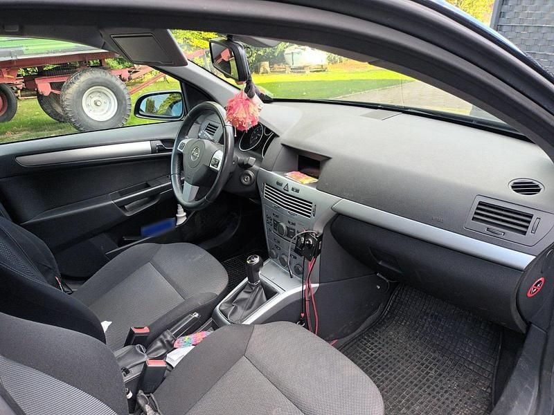 Gebraucht Opel Astra Edition 116 PS (85 kW) 2009 Schwarz Limousine