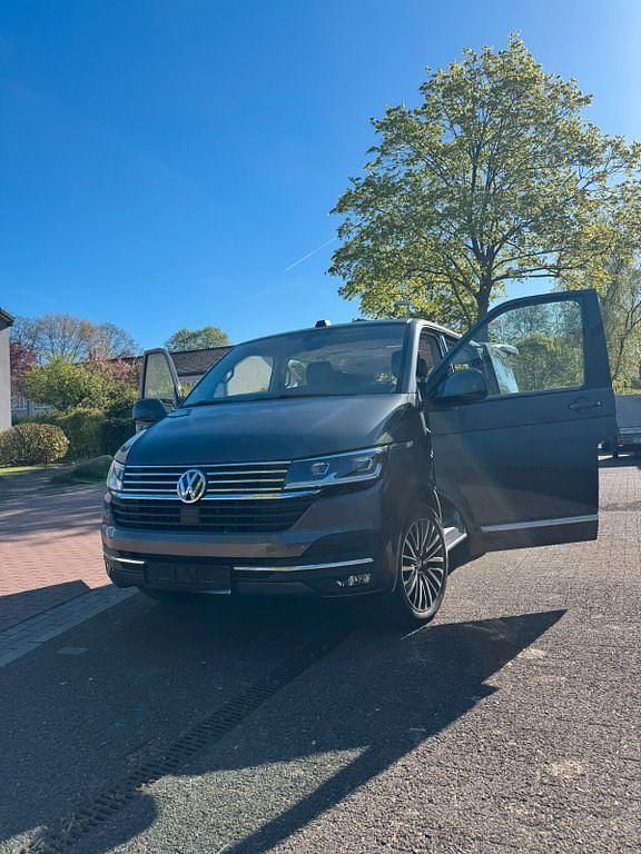 Usata VW Multivan 204 CV (150 kW) 2022 Grigio Monovolume
