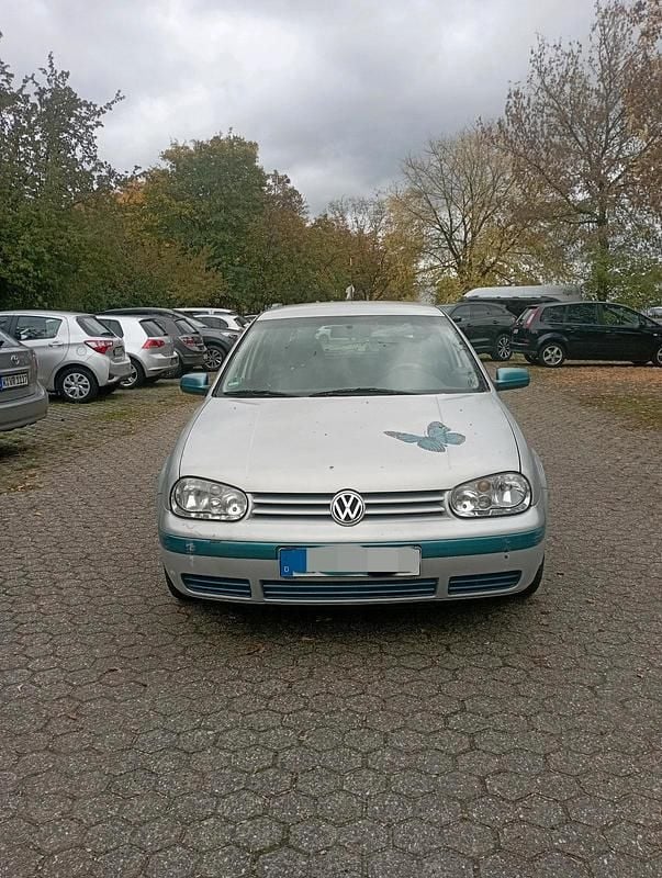 Silber Gebraucht 1998 VW Golf IV Kleinwagen | 1.499 € (Guter Preis) - Bild 1/4
