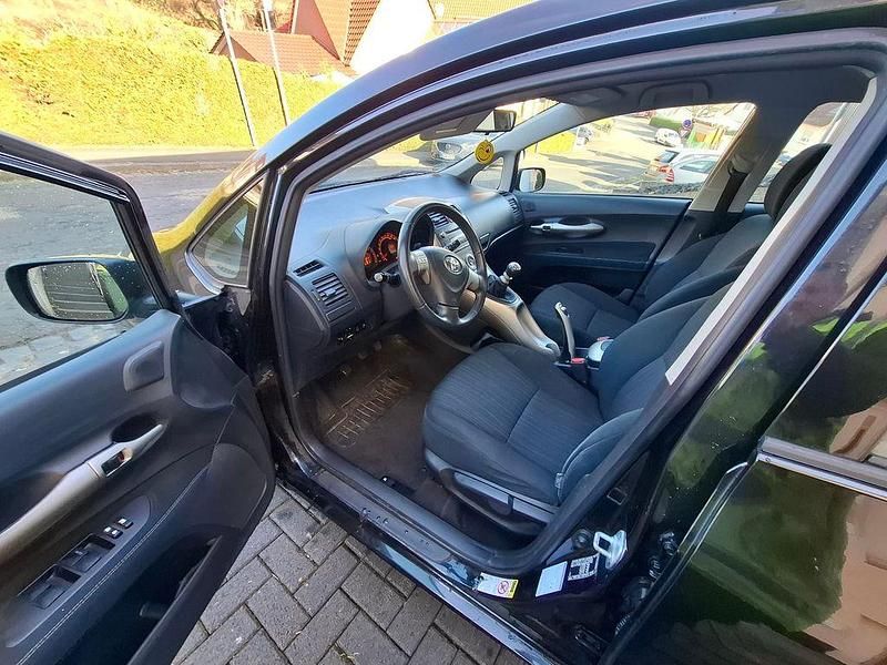 Gebraucht Toyota Auris 101 PS (74 kW) 2009 Schwarz Kleinwagen
