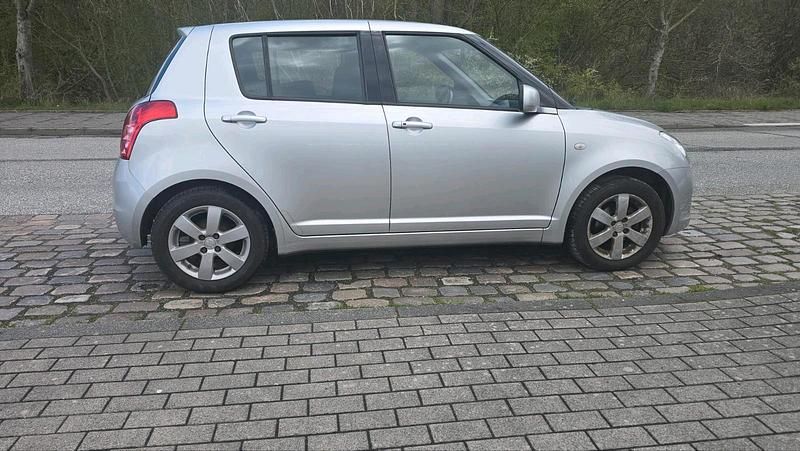 Gebraucht Suzuki Swift 93 PS (68 kW) 2011 Grau Kleinwagen