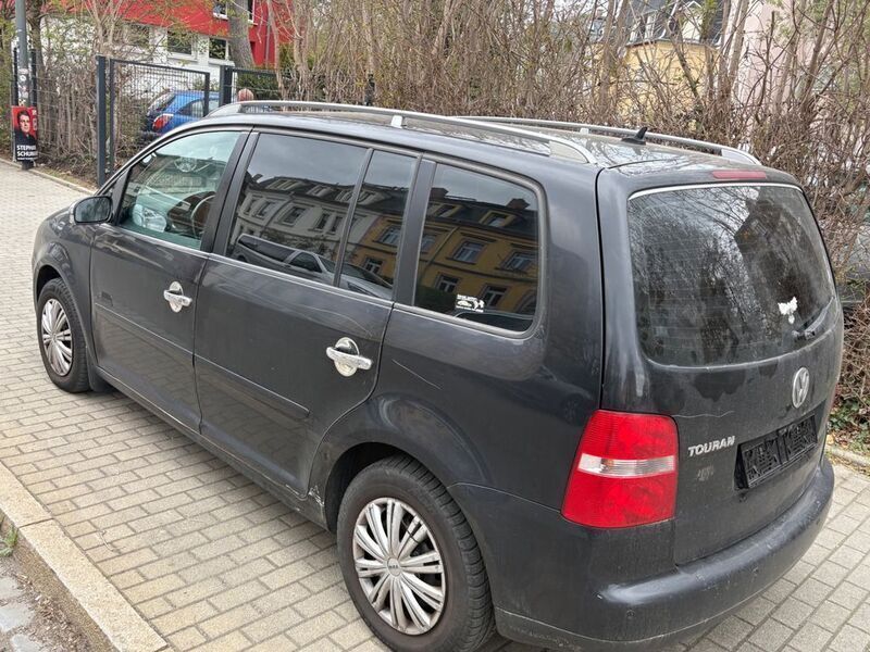 Gebraucht VW Touran 105 PS (77 kW) 2004 Schwarz Van / Kleinbus