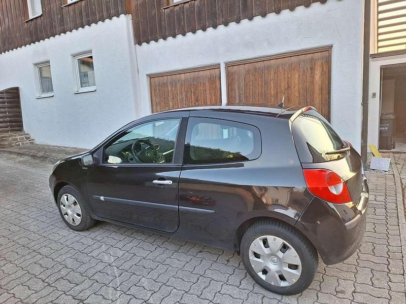 Gebraucht Renault Clio II Dynamique 101 PS (74 kW) 2007 Kleinwagen