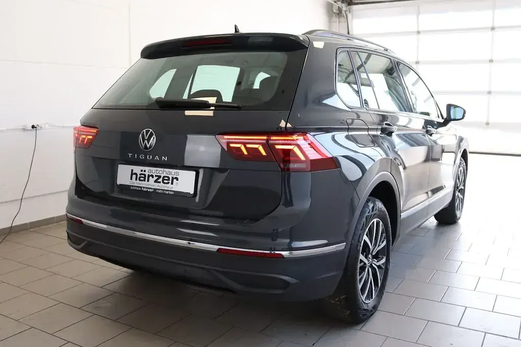 Gebraucht VW Tiguan Life 150 PS (110 kW) 2024 Grau SUV