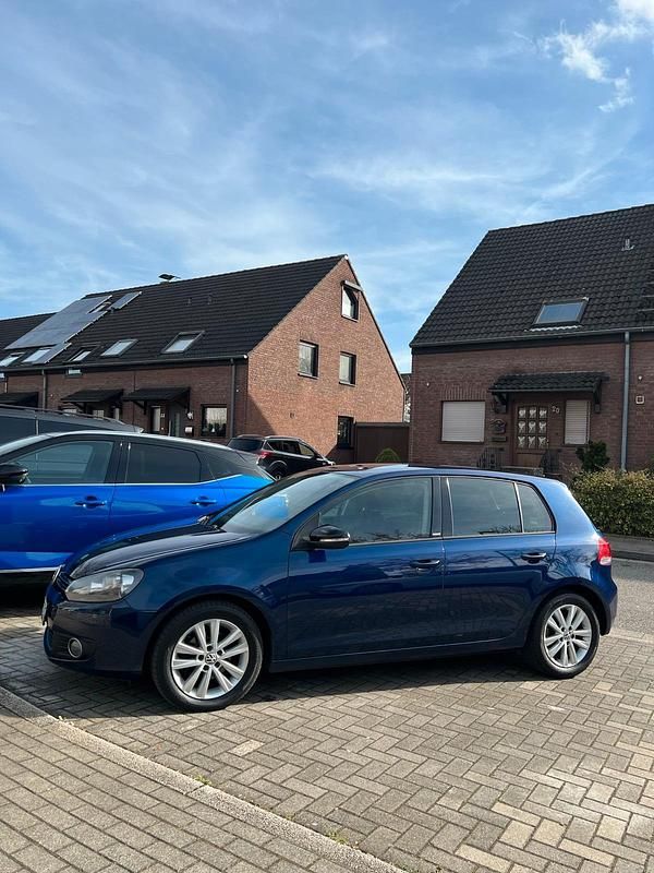 Gebraucht VW Golf VI 105 PS (77 kW) 2011 Blau Kleinwagen