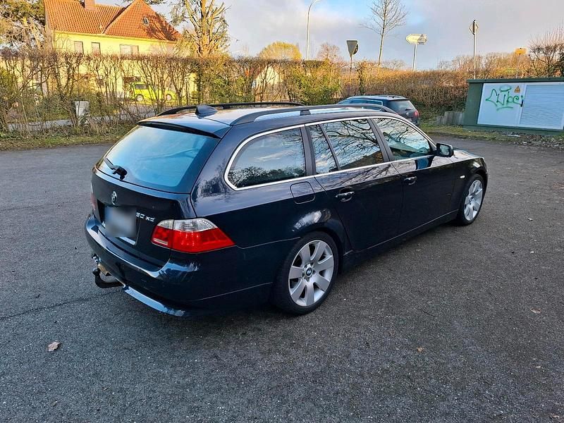 Gebraucht BMW 530 231 PS (169 kW) 2006 Blau Kombi