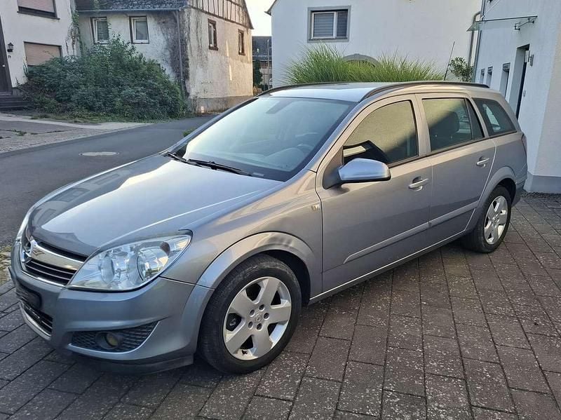 Silber Gebraucht 2009 Opel Astra Kombi | 1.500 € (Superpreis) - Bild 1/4
