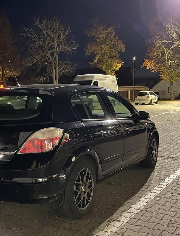 Gebraucht Opel Astra 105 PS (77 kW) 2005 Schwarz Coupé