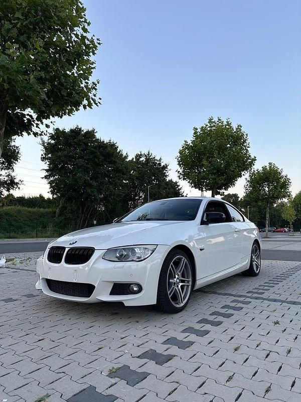 Weiß Gebraucht 2012 BMW 325 M Sport Coupé | 17.600 € (Etwas zu teuer) - Bild 1/4