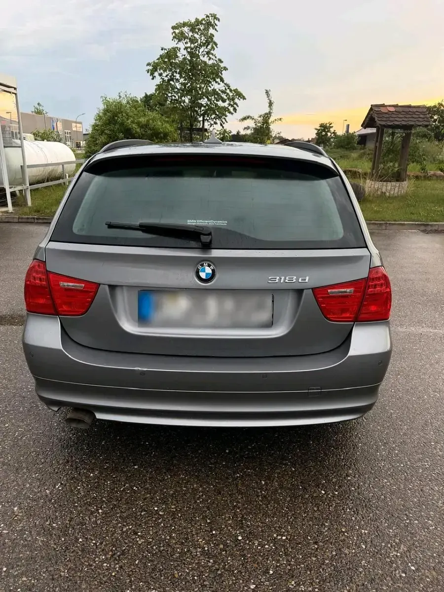 Gebraucht BMW 318 143 PS (105 kW) 2012 Grau Kombi