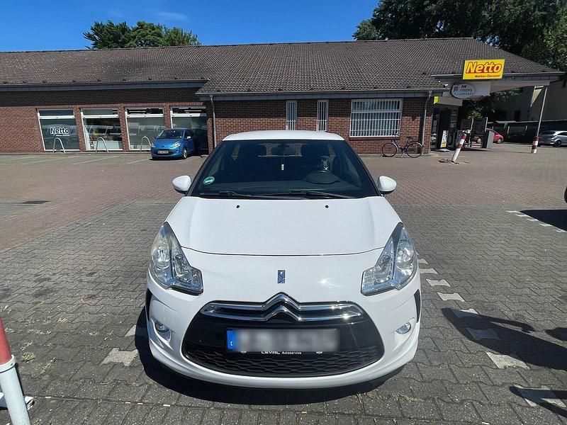 Weiß Gebraucht 2011 Citroën C3 Kleinwagen | 3.600 € - Bild 1/4