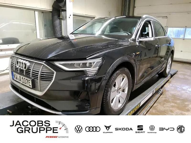 Second-hand Audi e-tron Advanced 300 kW (408 CP) 2022 Negru SUV