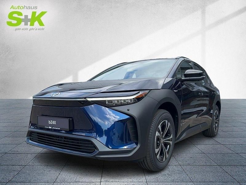 Regentblau mica (blau) Neu 2025 Toyota bZ4X Comfort SUV | 34.990 € (Superpreis) - Bild 1/4