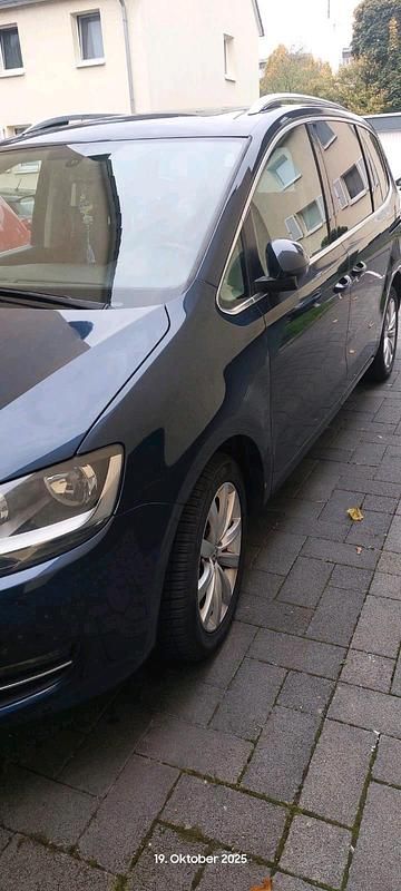 Second-hand VW Sharan 110 CP (80 kW) 2011 Albastru Monovolum