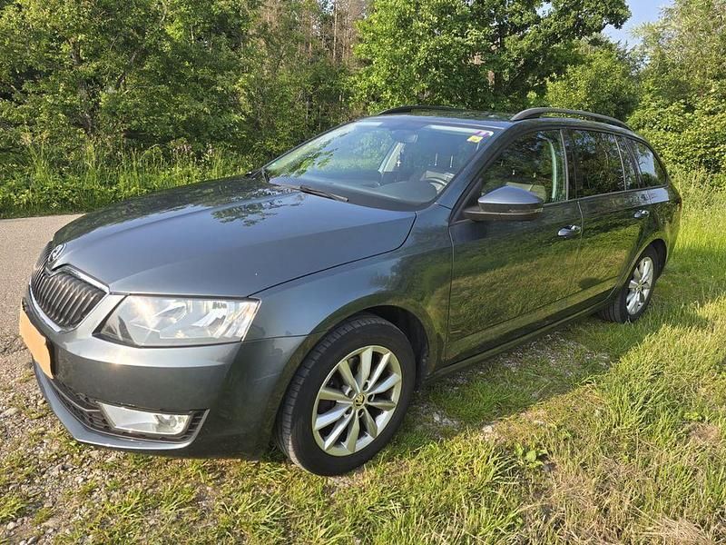 Grau Gebraucht 2016 Skoda Octavia Style Kombi | 11.900 € (Fairer Preis) - Bild 1/4