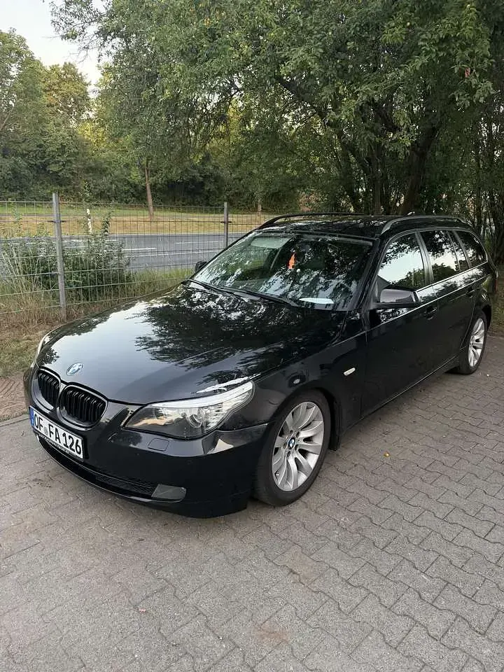 Gebraucht BMW 525 220 PS (161 kW) 2010 Schwarz Kombi