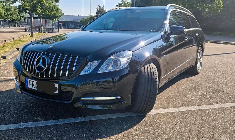 Schwarz Gebraucht 2012 Mercedes E250 Avantgarde Limousine | 8.799 € (Fairer Preis) - Bild 1/4